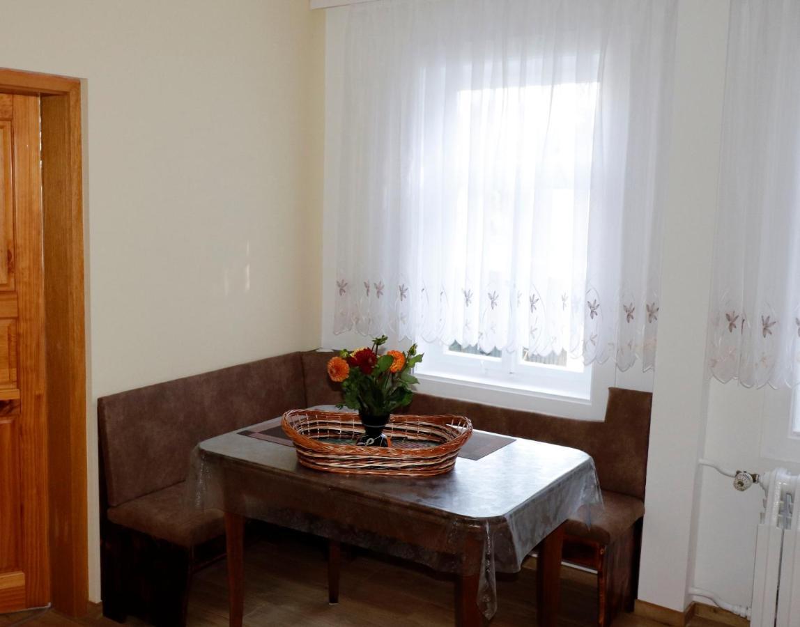 ארפורט Ferienwohnung Zum Rotem Karpfen מראה חיצוני תמונה